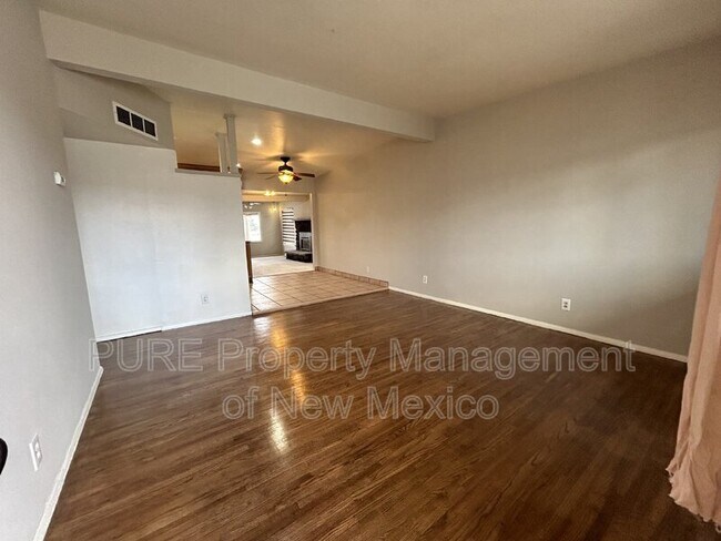 Building Photo - 2801 Edgecliff Dr