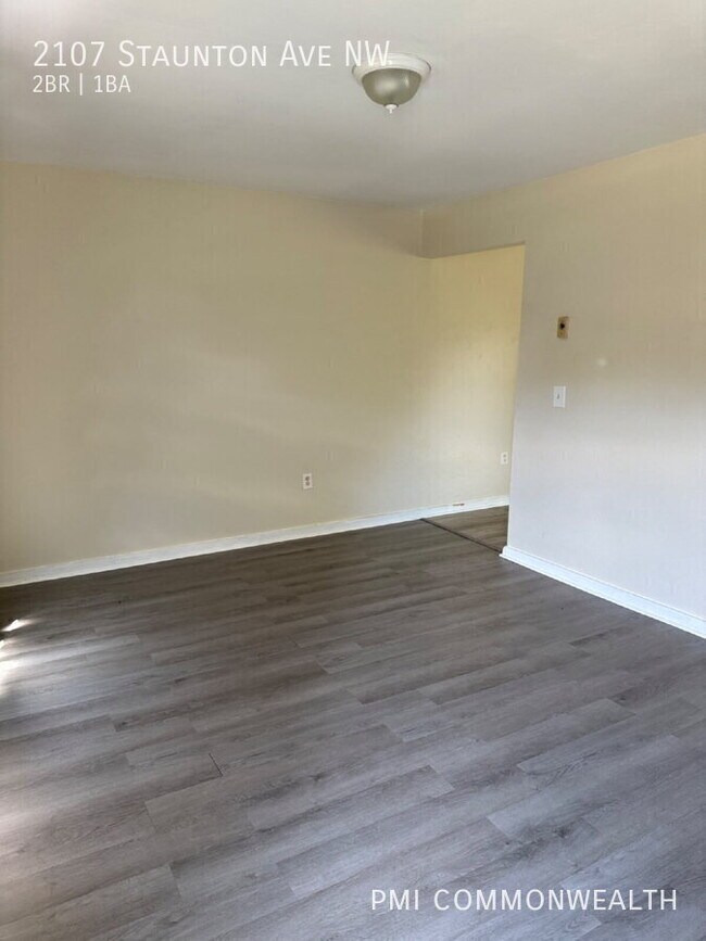 Foto del edificio - 2107 Staunton Ave NW