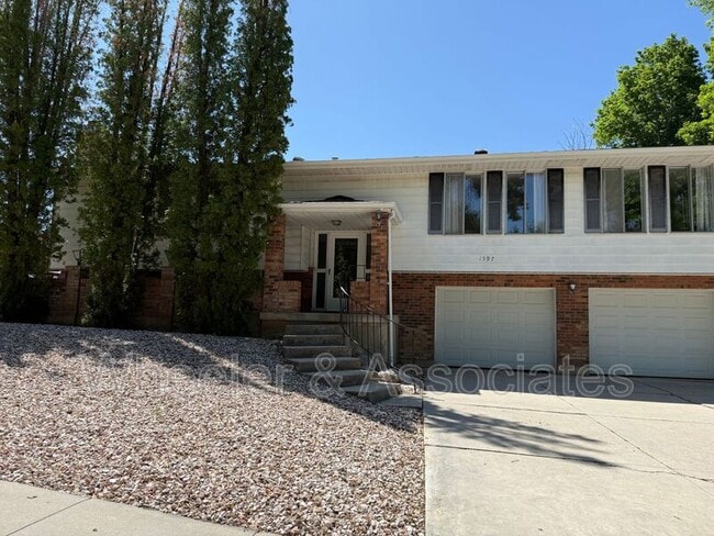 Building Photo - 1597 Navajo Dr