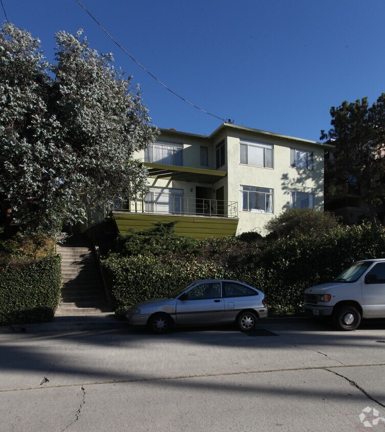 Building Photo - 2028 Rodney Dr