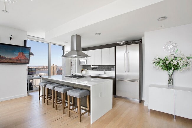 Building Photo - 247 W 46th St