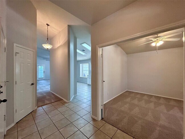 Building Photo - 716 Leann Ln