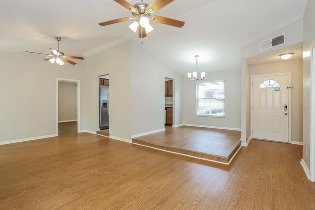 Foto del edificio - 3709 Foxcroft Rd