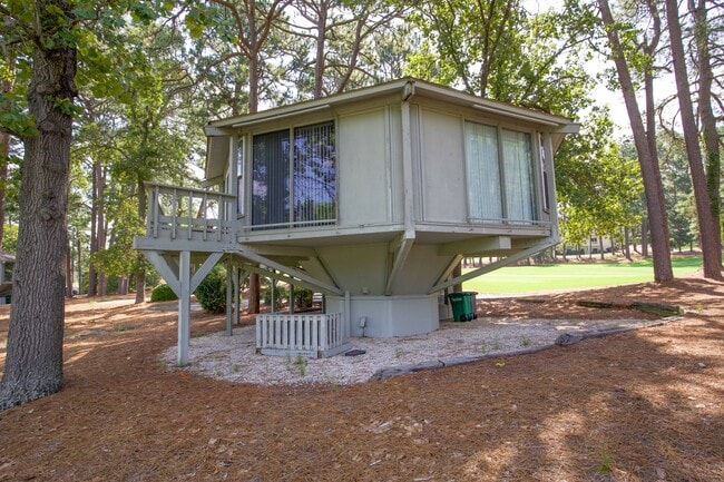 Building Photo - 1195 St Andrews Dr