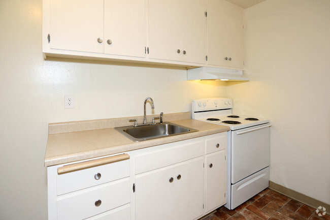 2BR, 1BA 800 Sq Ft with Fireplace - River Arms Apartments