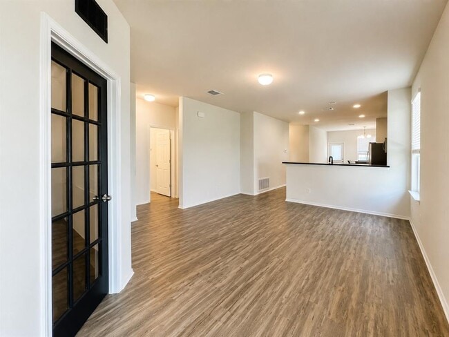 Building Photo - 220 Pepperbark Loop