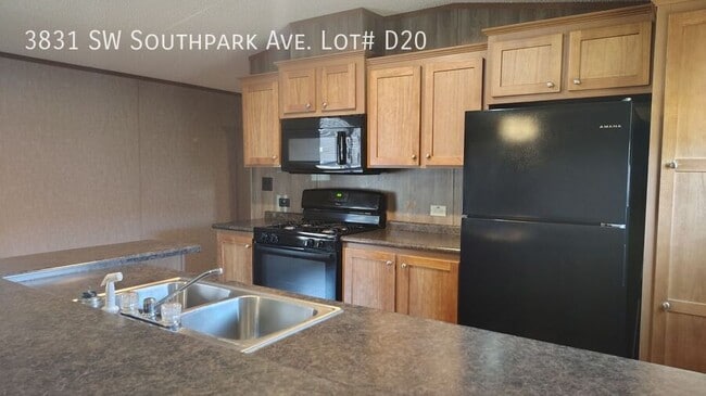 Building Photo - 3831 SW South Park Ave