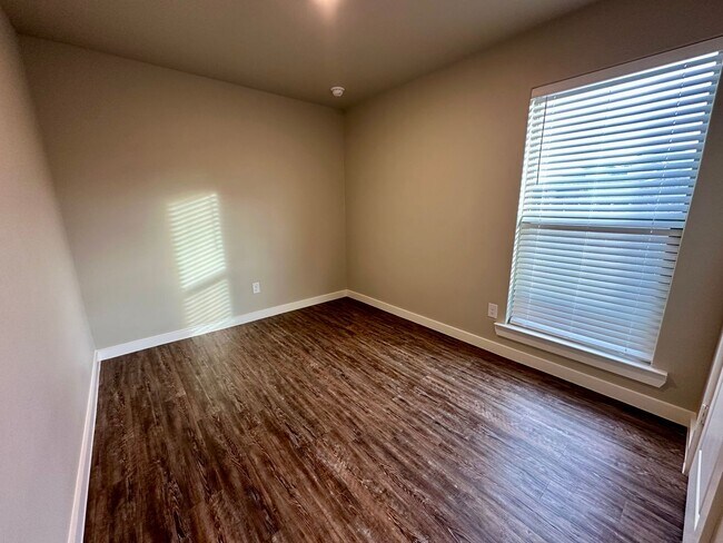 Foto del edificio - 2012 Bryan Ave