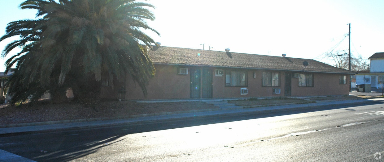Primary Photo - 1800 E Bonanza Rd