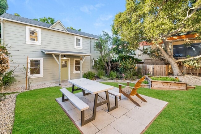 Foto del edificio - Available Northbrae Garden Cottage!