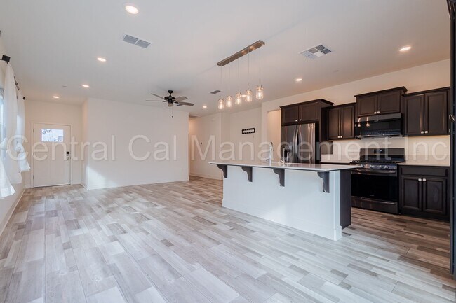 Building Photo - 3 Bedroom/2 Bath Home with Solar in Gossam...