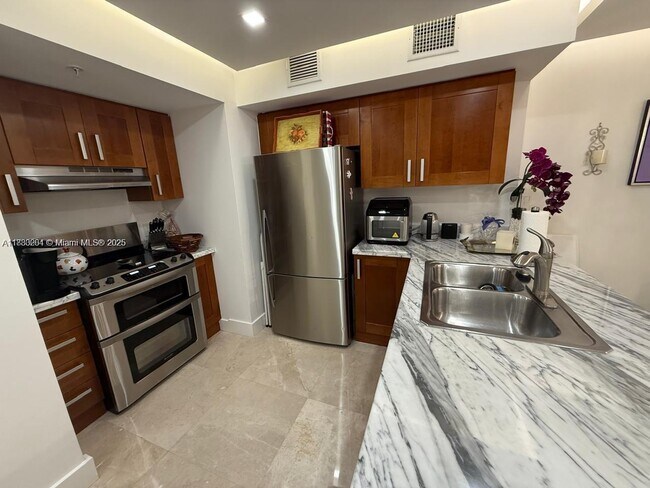 Building Photo - 9499 Collins Ave