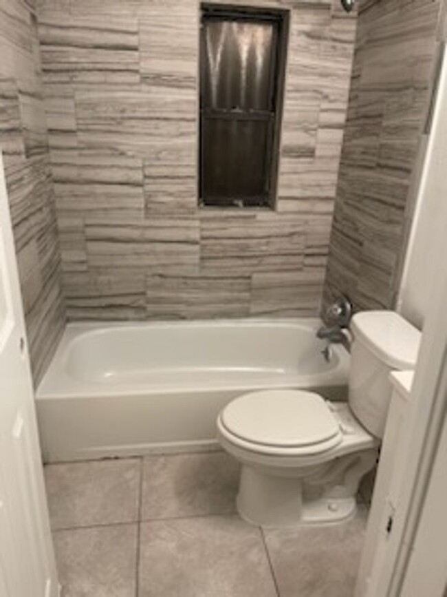 Building Photo - 3 Bedroom 1 Bathroom Home For rent at 606 ...