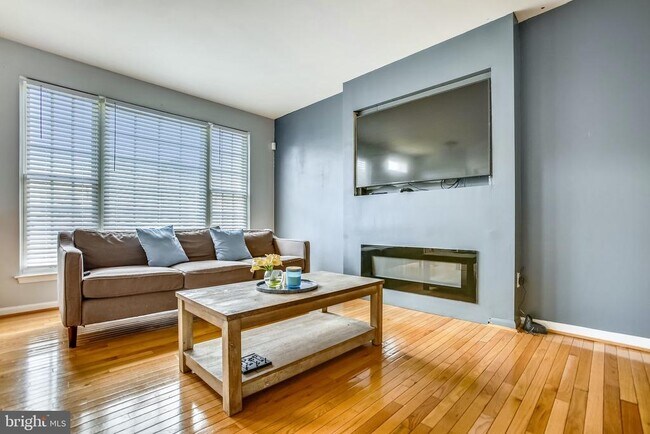 Foto del edificio - 3850 Koval Ln