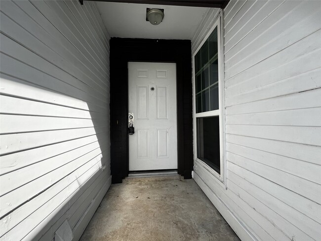 Building Photo - 339 El Toro Ln