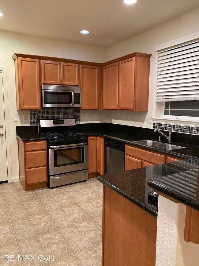 Building Photo - 3 br, 2.5 bath House - 3480 Mashie Drive