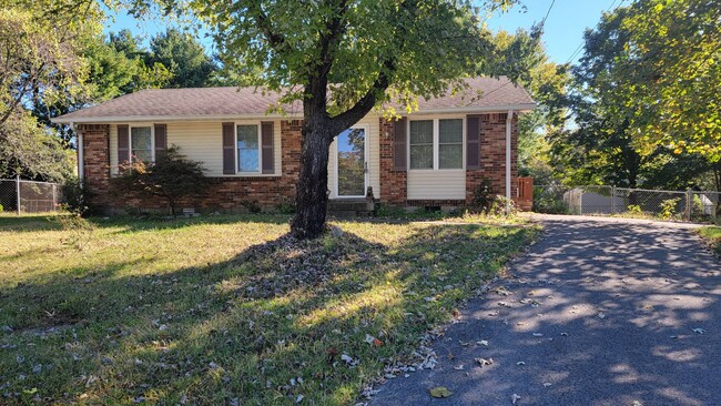 Photo - 505 Meadowbrook Ct House