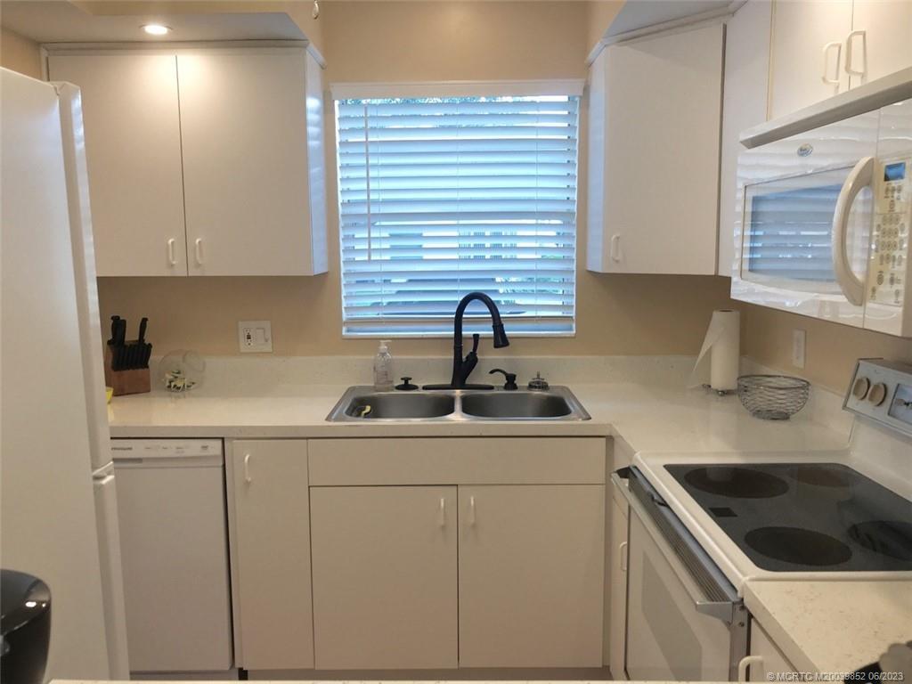 2950 SE Ocean Blvd Unit 102, Stuart, FL 34996 Condo for Rent in