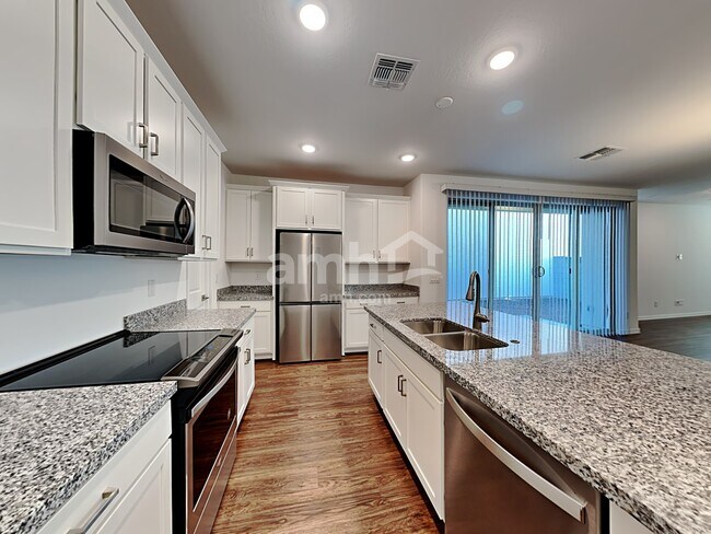 Foto del edificio - 881 S 150th Dr