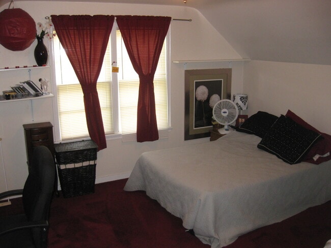 Building Photo - 1136 1/2 68th St