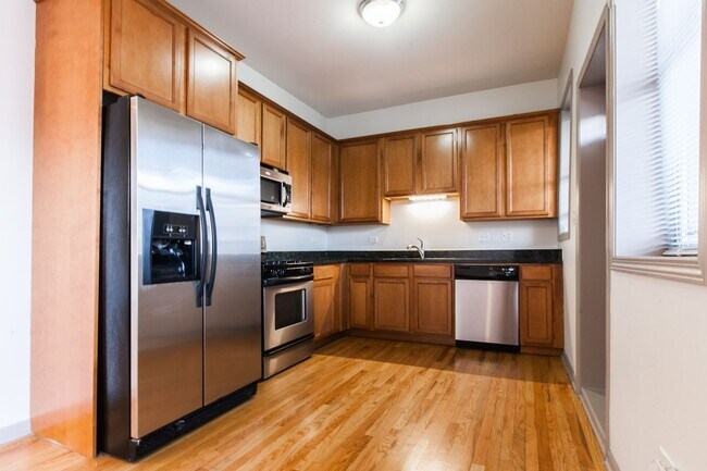 Foto del edificio - Stylish Bronzeville 2BR with Parking, Storage & Modern Finishes