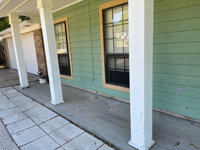 Foto del edificio - 4615 Gladstone Dr
