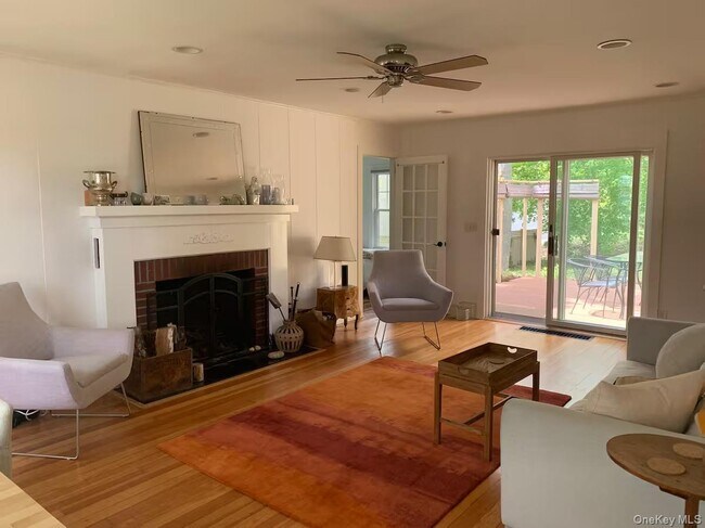 Foto del edificio - 1240 W Rd