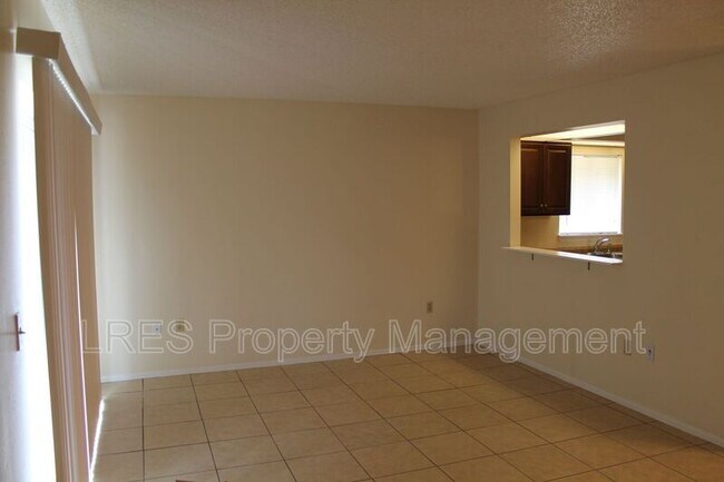 Foto del edificio - 4692 Pheasant Run Dr
