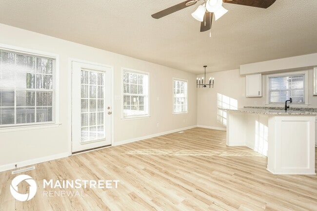 Building Photo - 148 Garland St