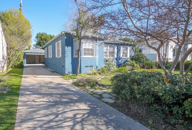 Foto del edificio - Remodeled 3-Bed Charmer Steps from Ventura Blvd