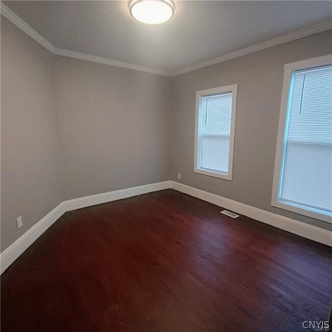 Foto del edificio - 227 McKinley Ave