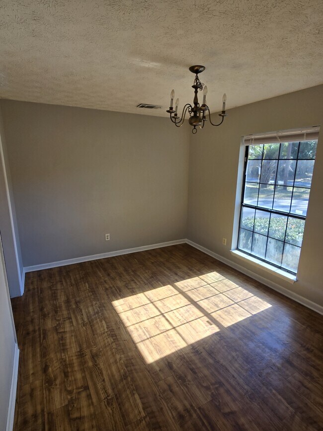 Foto del edificio - 448 Floyd Cir