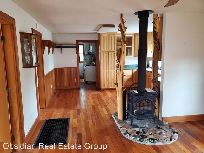 Building Photo - 3 br, 1 bath House - 314 NE High Street
