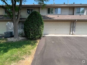 Building Photo - 1049 Lovell Ln N