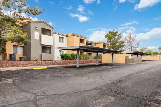 Foto del edificio - Updated 3 Bedroom Condo in Desert Shores V...