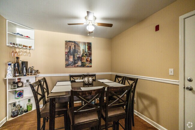 2 habitaciones, 2 baños - SF - Comedor - Foxcroft Apartments