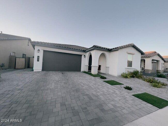 Building Photo - 6946 W Andrea Dr