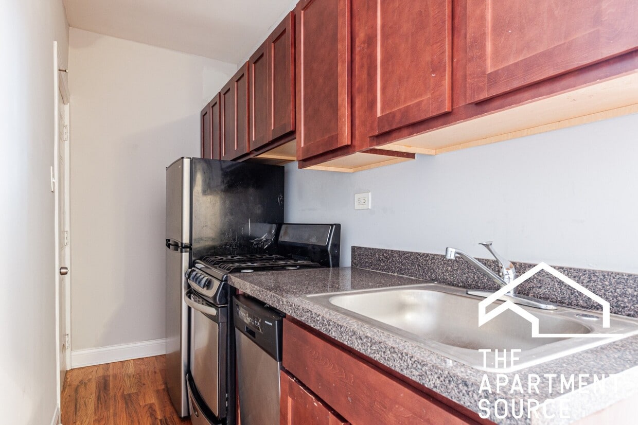 Photo - 949 W Cornelia Ave (Chicago, IL)