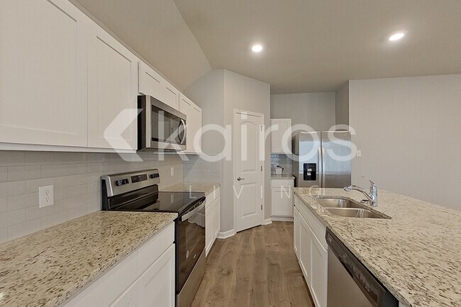 Building Photo - 413 Mango Dr