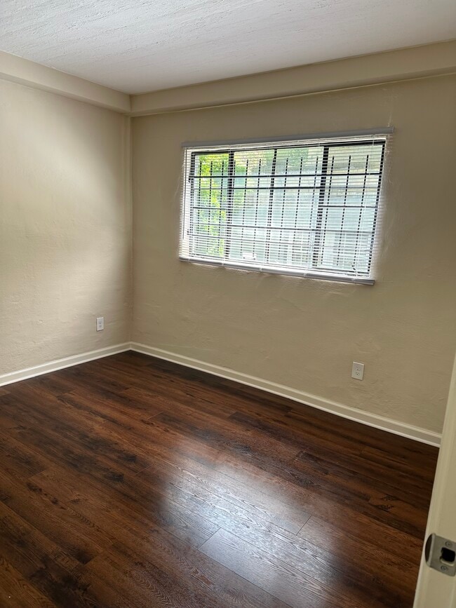 Building Photo - 668 Linwood Ave NE