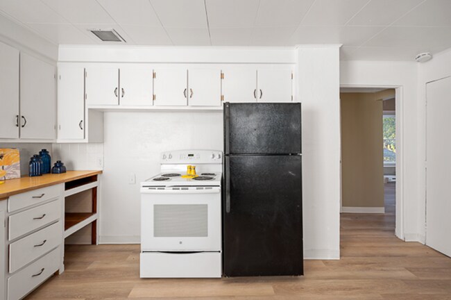 Building Photo - 52ND Street 52ND Street Apartments
