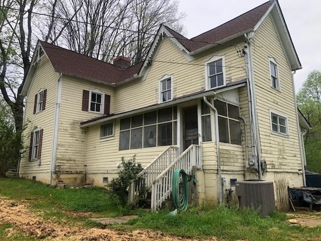 Building Photo - 7237 Old Tuckaleechee Rd