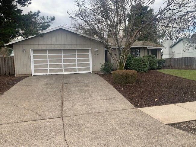 Photo - Greenway Single Level!! House