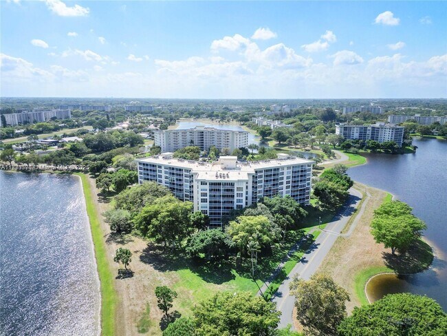 Foto del edificio - 2940 N Course Dr