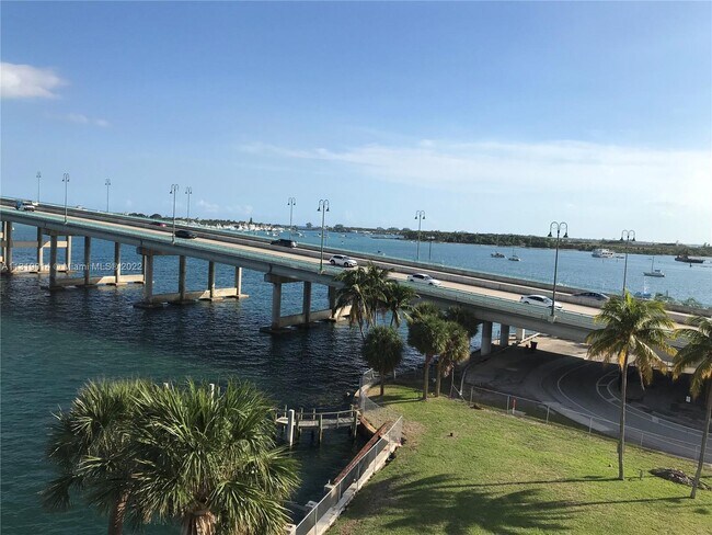 Foto del edificio - 2640 Lake Shore Dr