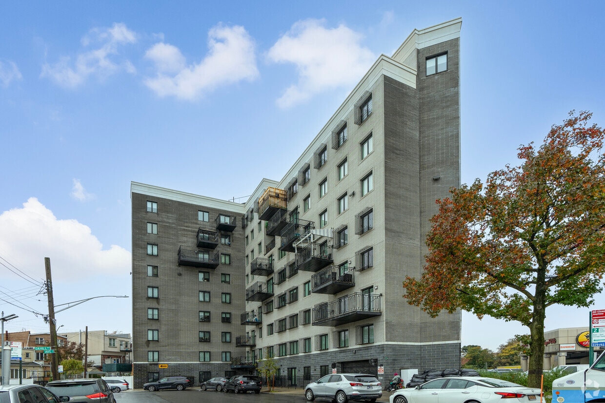 886 Dahill Rd - Pinnacle Condominiums