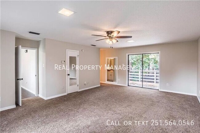 Building Photo - 2004 Pine Needle Dr E