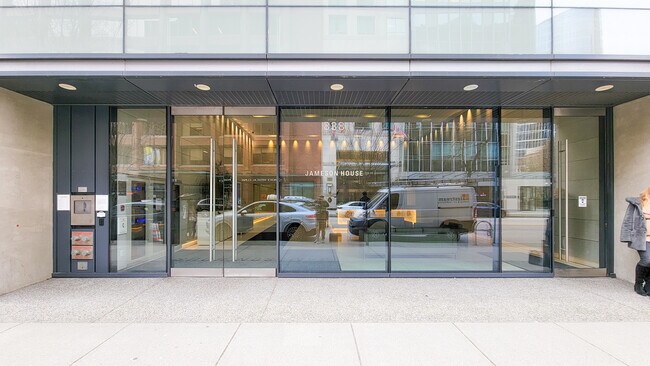 Photo du bâtiment - 838 Hastings St W