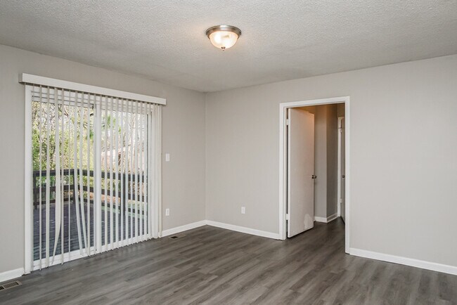 Foto del edificio - 1706 Golf Club Ln NW