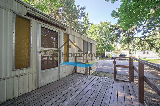 Building Photo - 2 Bedroom 1 Bathroom Home with Off-Street ...